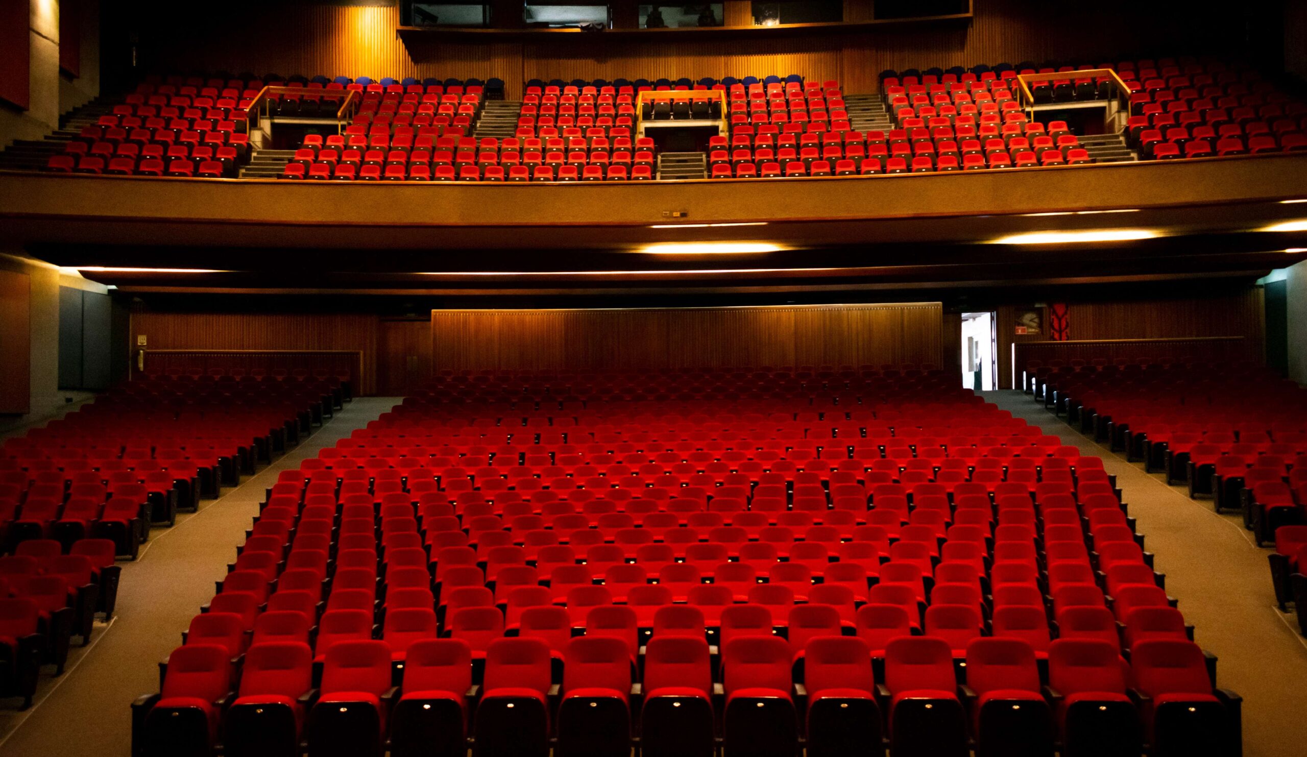 Fachada del Teatro Los Fundadores en Manizales
